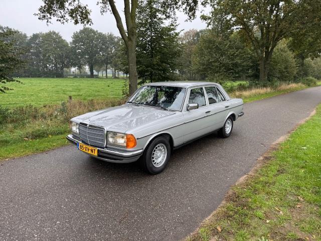 Mercedes-Benz w123 280E Automaat 1981 Geheel Gerestaureerd!, Auto's, Mercedes-Benz, Bedrijf, Te koop, 200-Serie, Metallic lak