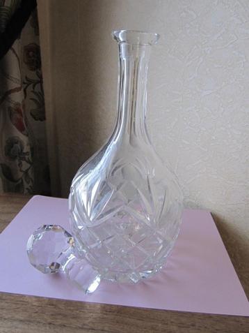 Zeer mooie oude karaf met ruitslijpsel, waaiers beschikbaar voor biedingen