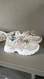 Beige Sneakers met Dikke Zool - Valt klein, past als maat 38, Kleding | Dames, Beige, Ophalen of Verzenden, Sneakers of Gympen