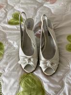 Mooie witte hakschoenen maat 42, Wit, Ophalen of Verzenden, Zo goed als nieuw, Schoenen met hoge hakken