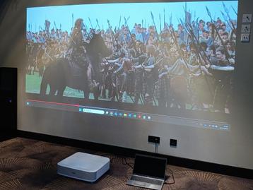 Epson EH-LS300W korte afstand projector beschikbaar voor biedingen