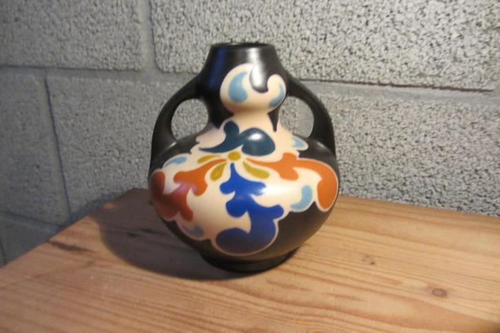 Vaasje (plateel) van Regina, Gouda, Antiek en Kunst, Antiek | Keramiek en Aardewerk, Ophalen of Verzenden