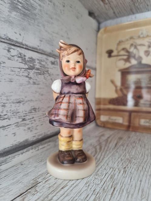 Hummel Beeldje Meisje, Antiek en Kunst, Antiek | Porselein, Ophalen of Verzenden