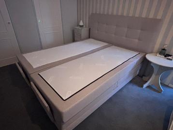 Elektrische boxspring beschikbaar voor biedingen