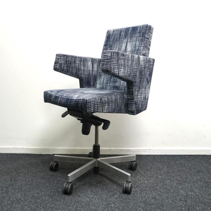 Cowerk Kluptoo Shoot Vergaderstoelen | Blauw / Wit Motief, Huis en Inrichting, Stoelen, Gebruikt, Vier, Metaal, Stof, Blauw, Ophalen of Verzenden