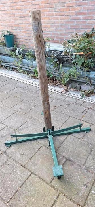 Stalen kerst boom stander met voetpedaal klem. beschikbaar voor biedingen