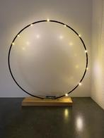 verlichte decoratiering op voet, Ophalen
