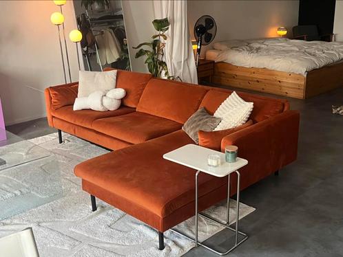 Mooie oranje velvet hoekbank met chaise longue, Huis en Inrichting, Banken | Sofa's en Chaises Longues, Gebruikt, Vierpersoons of meer