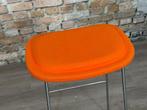 Cappellini Hi Pad Stool oranje bij TheReSales, Huis en Inrichting, Barkrukken, 60 tot 90 cm, Ophalen of Verzenden, Zo goed als nieuw