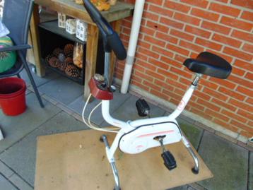 Hometrainer ,Oud maar, in goede staat. OPHALEN. beschikbaar voor biedingen