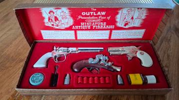 Vintage Outlaw Pistolen Set - Compleet! beschikbaar voor biedingen