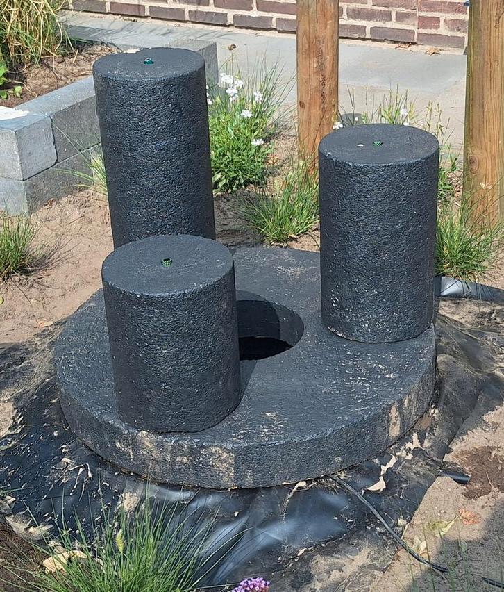 Waterornament - Ronde steen met 3 zuilen, Tuin en Terras, Tuinbeelden, Ophalen of Verzenden