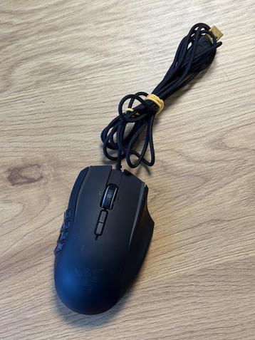 Razer Naga Chroma Ergonomische Computer Muis beschikbaar voor biedingen
