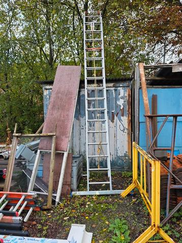 Trekladder 2x16 met gevelrollen beschikbaar voor biedingen