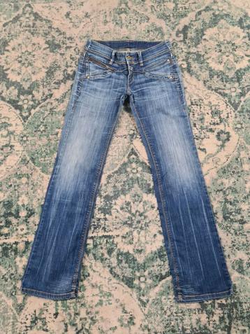 Levi's straight fit W29 L32 WMN Tulsi2932 Blauw

 beschikbaar voor biedingen
