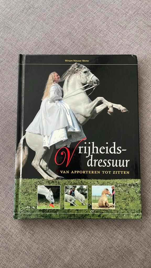 Miriam Nieuwe Weme - Vrijheidsdressuur, Boeken, Sportboeken, Zo goed als nieuw, Balsport, Ophalen of Verzenden