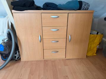 Kast beschikbaar voor biedingen