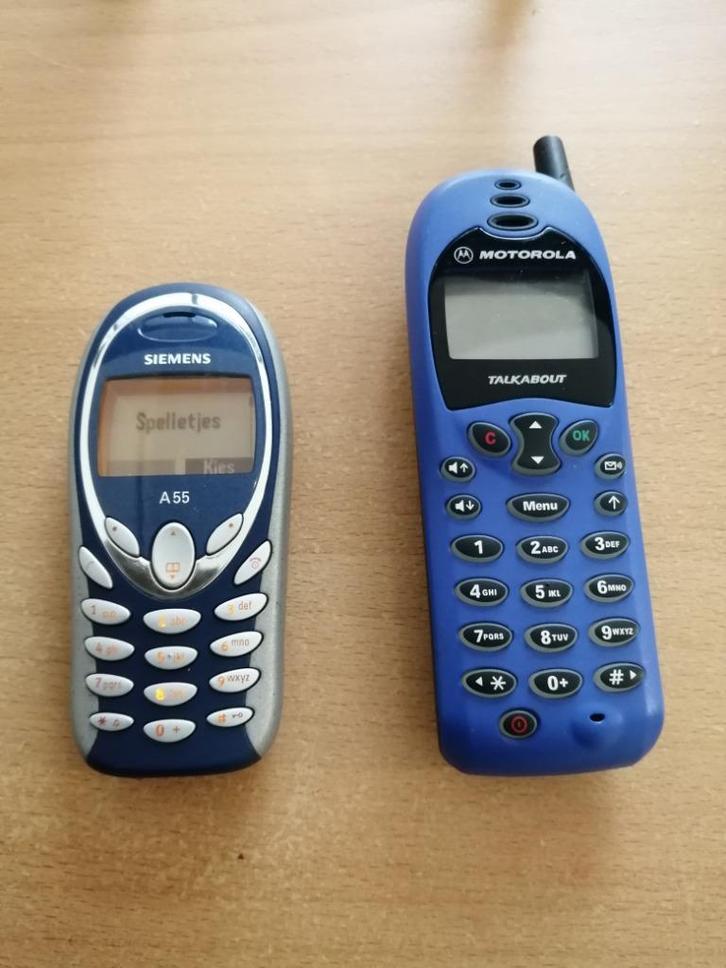 WEG=WEG!!! TWEE MOBIELE TELEFOONS GSM SIEMENS/MOTOROLA CLASS, Telecommunicatie, Mobiele telefoons | Overige merken, Gebruikt, Zonder abonnement