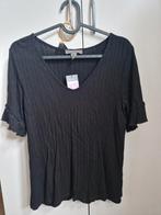 Nieuw! Zwarte shirt | ruffle shirt | maat xs (valt groter), Ophalen of Verzenden, Nieuw, Zwart, Korte mouw
