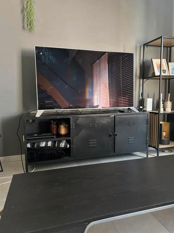 Tv kastje industrieel