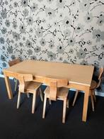 Vintage school tafel (kleutertafel) met 4 stoelen, Kinderen en Baby's, Kinderkamer | Tafels en Stoelen, Ophalen, Zo goed als nieuw