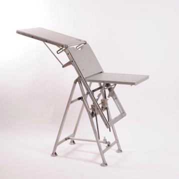 Army surplus operatietafels WW II in aluminium kist. beschikbaar voor biedingen