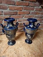 Twee blauwe vazen met bloemmotief, Ophalen of Verzenden