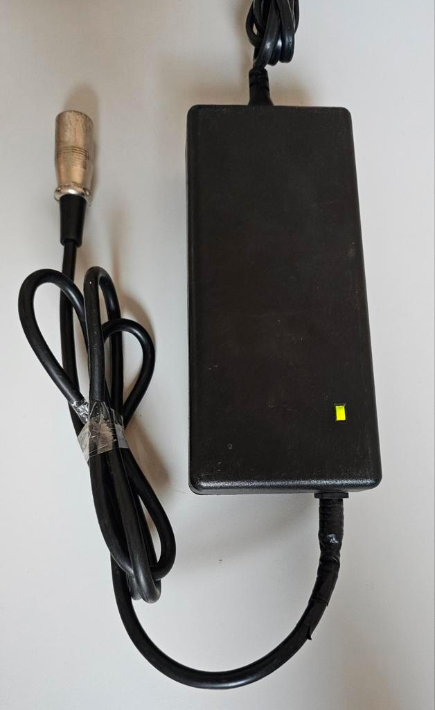 Bikkel ibee 42V Acculader - Getest & Werkend!, Computers en Software, Pc- en Netwerkkabels, Gebruikt, Ophalen of Verzenden