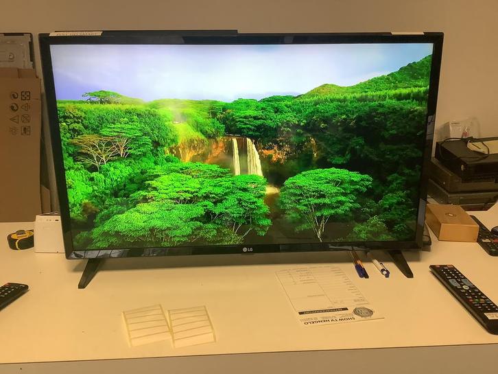 LG 32LJ610V, Audio, Tv en Foto, Televisies, Zo goed als nieuw, LCD, 40 tot 60 cm, Full HD (1080p), LG, 50 Hz, Smart TV, Ophalen