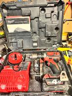 Milwaukee Schroefmachine met Accu's en Oplader, Gebruikt, Variabele snelheid, Ophalen of Verzenden, Boor- en Schroefmachine