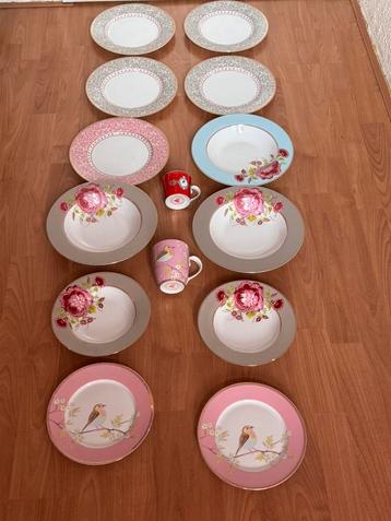 Pip Studio servies borden en 2 mokken beschikbaar voor biedingen