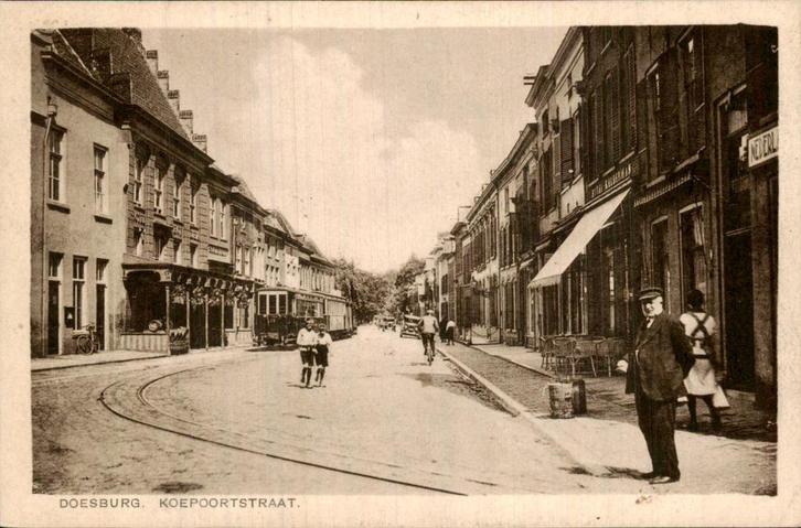 Doesburg - Koepoortstraat, Verzamelen, Ansichtkaarten | Nederland, Gelopen, Gelderland, Voor 1920, Ophalen of Verzenden