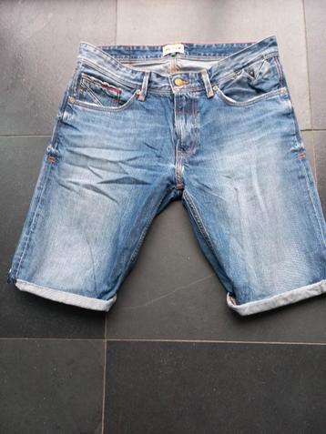 Tommy Hilfiger jeans korte broek maat 31  beschikbaar voor biedingen