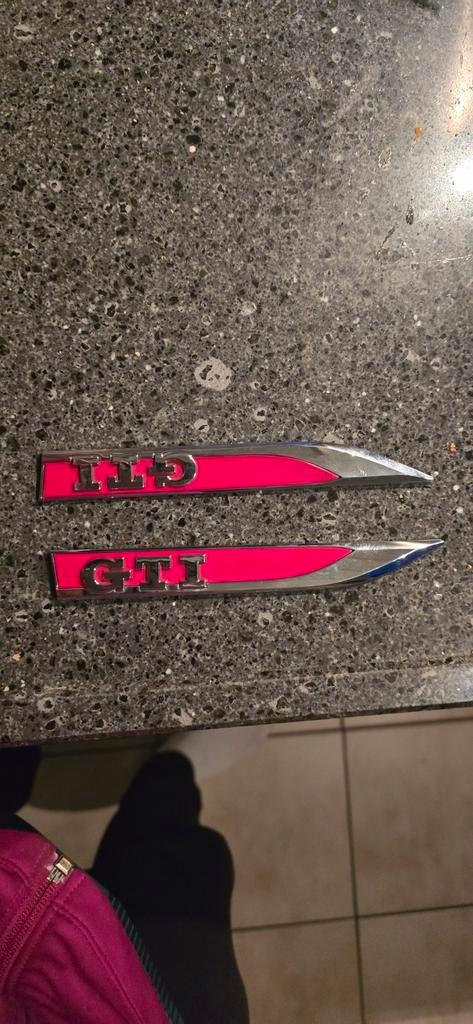 Oem spatbord emblemen VW Golf GTI mk7/7,5, Auto diversen, Autostickers, Ophalen of Verzenden