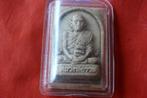 Thaise amulet - Luang phor ruaj steen in plastic box 16 gr, Overige materialen, Gebruikt, Overige voorstellingen, Bruin