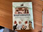 Miniatuurpoppen in Historische kleding, Ophalen of Verzenden, Zo goed als nieuw