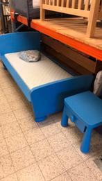 Kinderbed blauw met kastje, Kinderen en Baby's, Kinderkamer | Bedden, Ophalen of Verzenden, Zo goed als nieuw