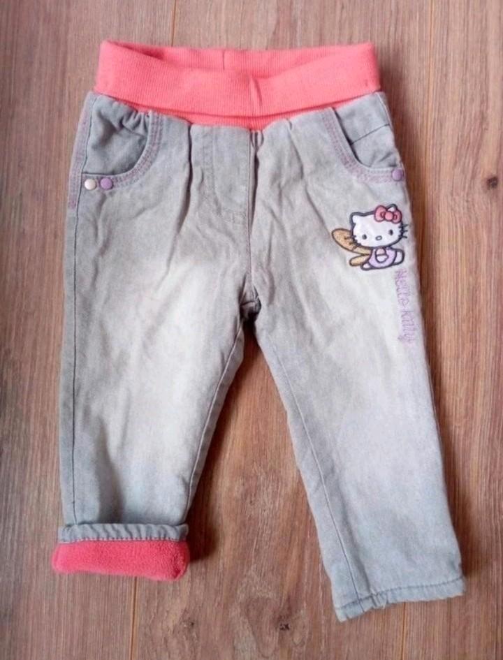 Nieuw! Gevoerde Hello Kitty pull on jeans van C&A. Maat 68, Kinderen en Baby's, Babykleding | Maat 62, Nieuw, Meisje, Broekje