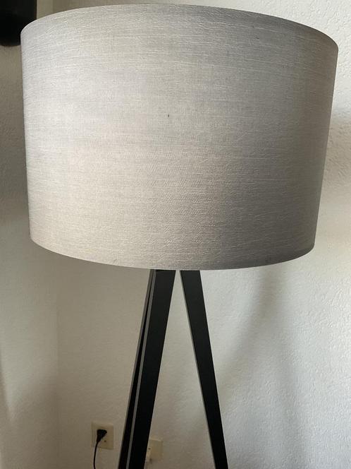 Zuiver tripod lampenkap, Huis en Inrichting, Lampen | Vloerlampen, Zo goed als nieuw, Minder dan 100 cm, Kunststof, Stof, Ophalen