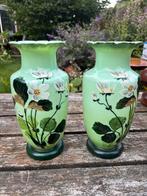 Opaal glazen vazen carlotte antiek en brocante, Ophalen of Verzenden