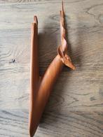 Vintage Houten Hertje - Handgesneden Decoratie, Tuin en Terras, Tuinbeelden, Ophalen of Verzenden, Gebruikt, Hout, Dierenbeeld