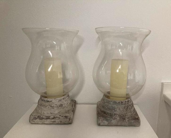 Windlichten op stenen voet incl kaarsen, Huis en Inrichting, Woonaccessoires | Kandelaars en Kaarsen, Zo goed als nieuw, 25 tot 50 cm