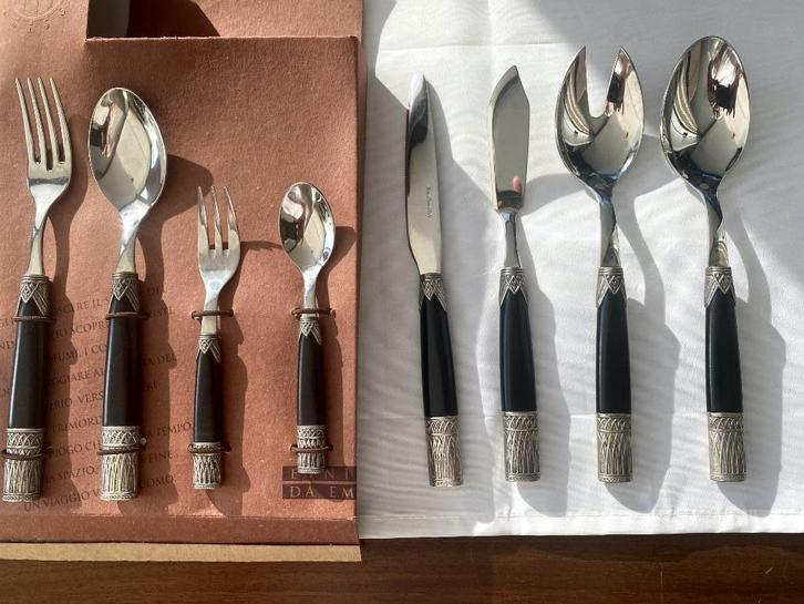 Een chique bestek voor gezellige diners met 6 personen., Huis en Inrichting, Keuken | Bestek, Nieuw, Bestekset, Rvs of Chroom