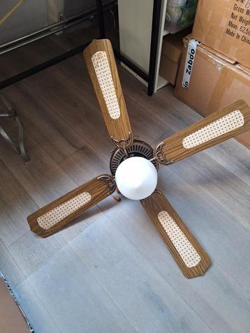 Plafondventilator met lamp - Zo goed als nieuw beschikbaar voor biedingen