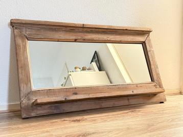 Grote houten spiegel beschikbaar voor biedingen