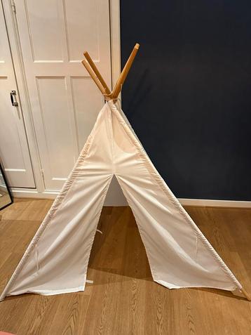 Speeltent wit / tipi beschikbaar voor biedingen