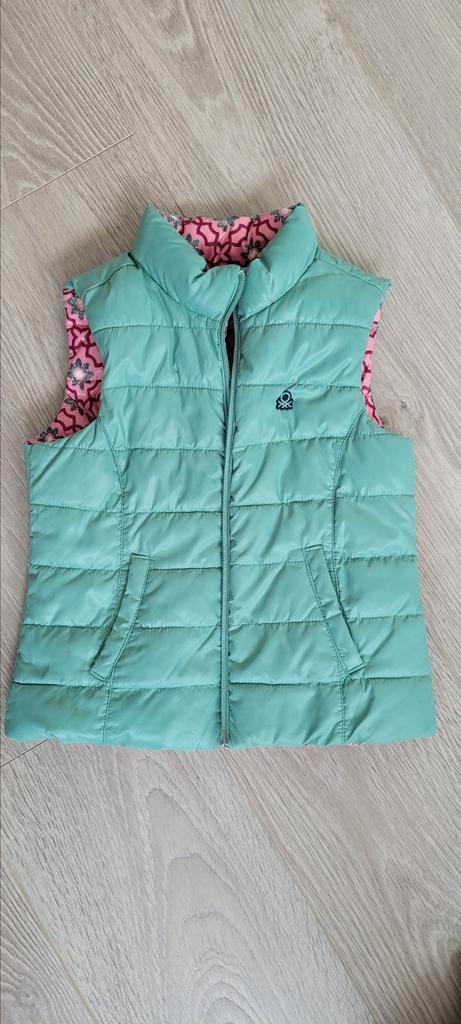 United colors of benetton dubbelzijdig bodywarmer mt 104/110, Kinderen en Baby's, Kinderkleding | Maat 104, Zo goed als nieuw