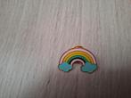 Nieuw Button speld broche regenboog, Verzamelen, Ophalen of Verzenden, Nieuw, Speldje of Pin