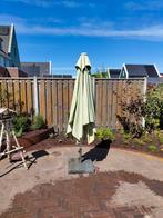 Parasol licht groen knikbaar (240cm)met granieten voet 50kg, Ophalen, Gebruikt