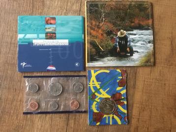 Lot 4 stuks munten sets diverse beschikbaar voor biedingen
